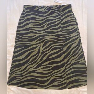New Ann Taylor Factory size 14 green and black animal print skirt